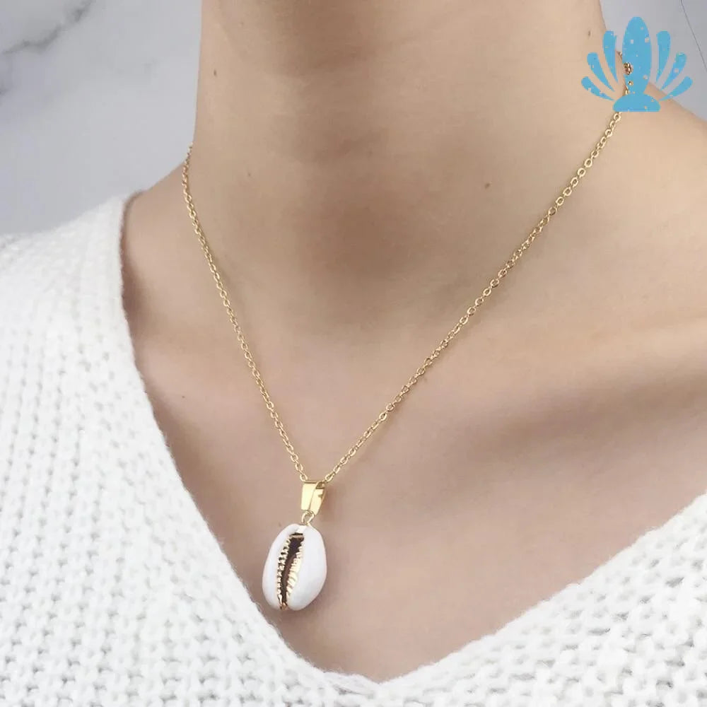 Cowrie shell pendant necklace