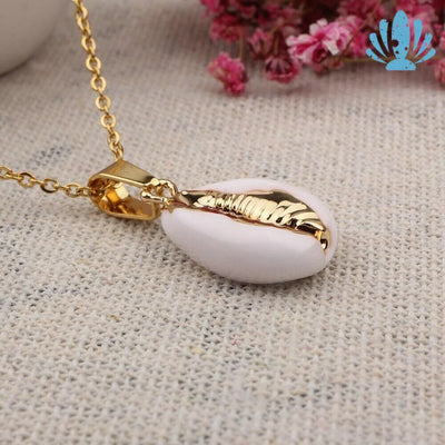 Cowrie shell pendant necklace