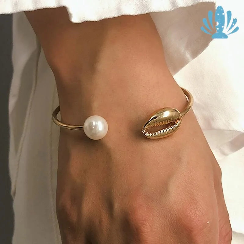 Gold seashell bracelet