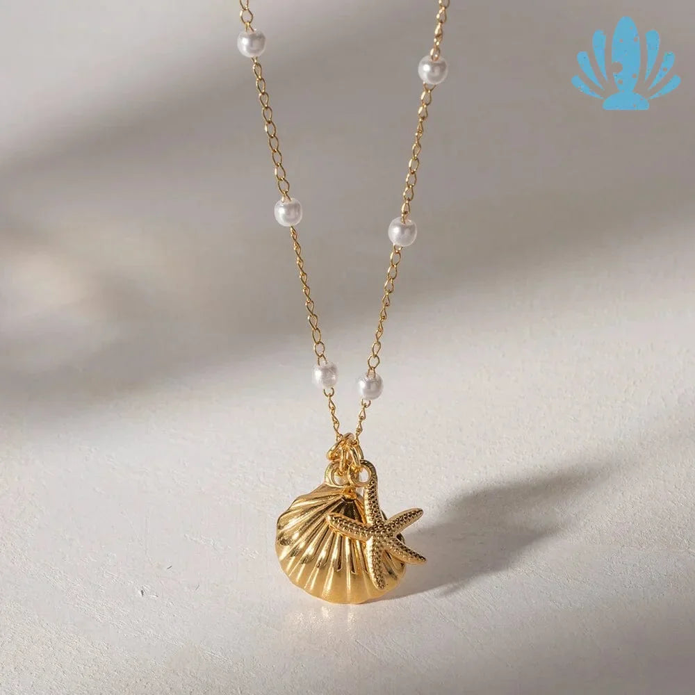 Seashell pendant necklace