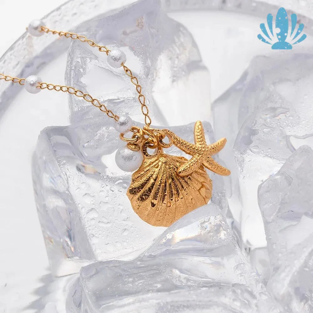 Seashell pendant necklace